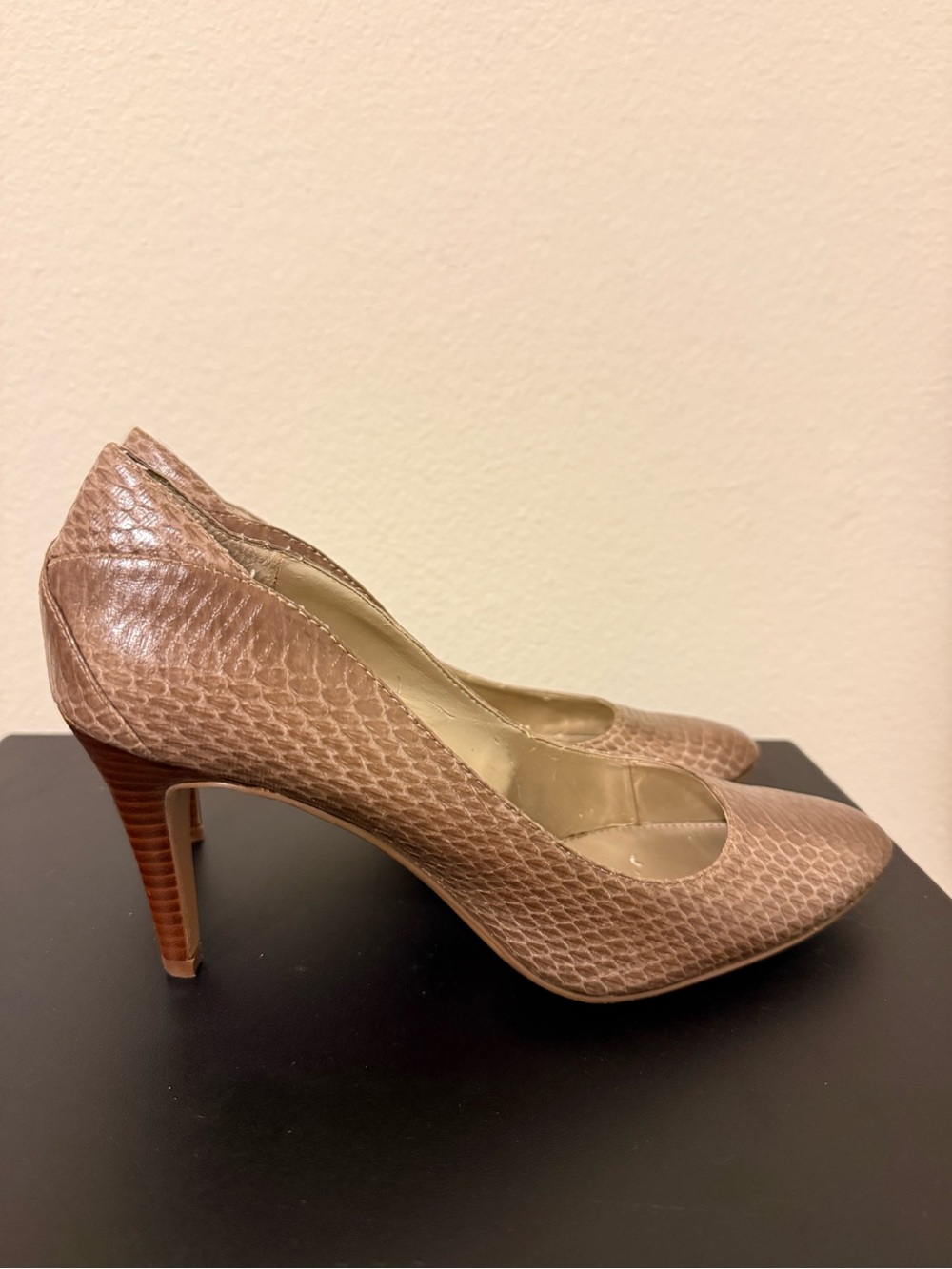 Bandolino Taupe Snakeskin-Texture Pointed-Toe Heels